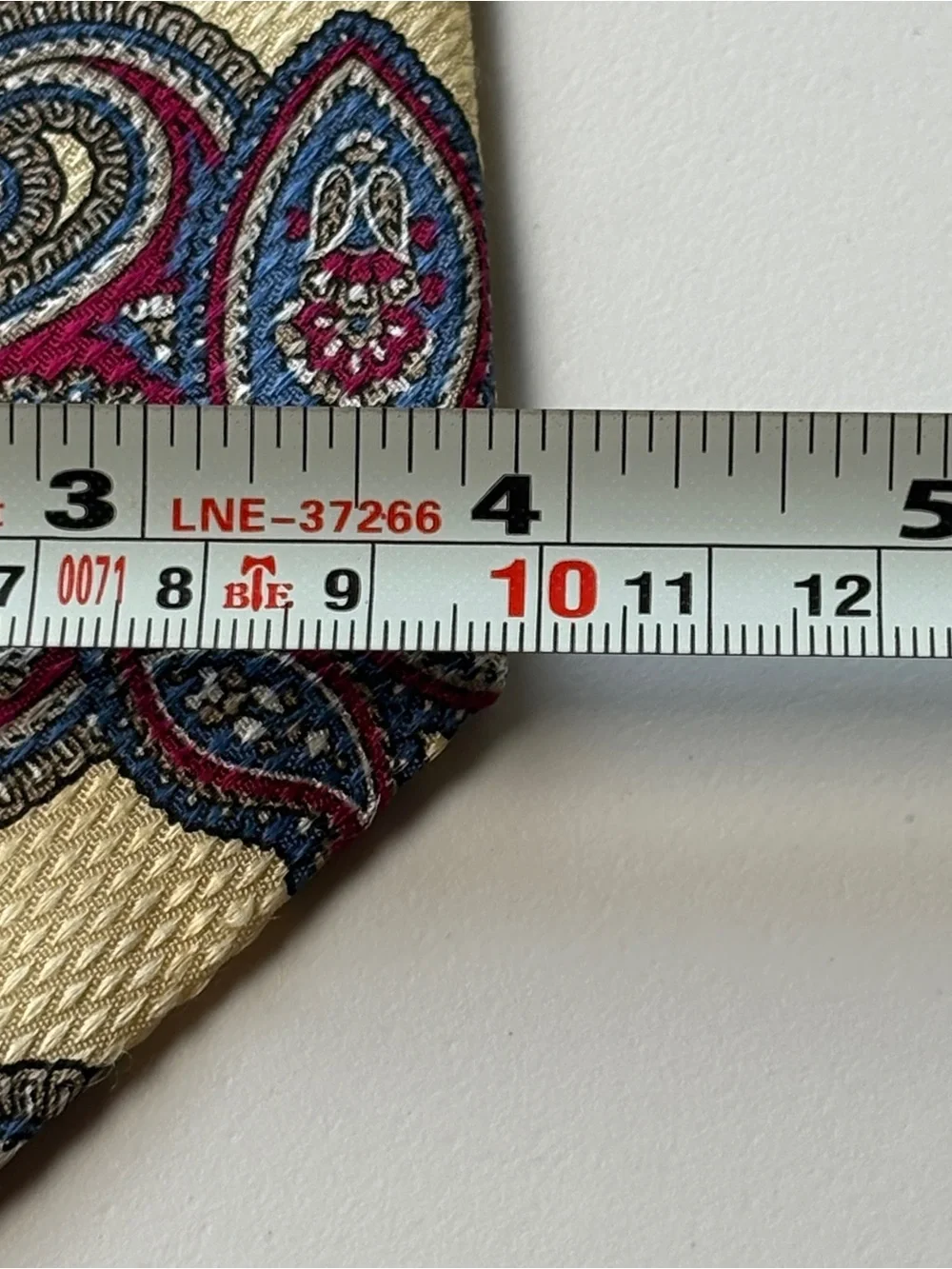 Oscar de la Renta Silk Paisley Tie XL 61